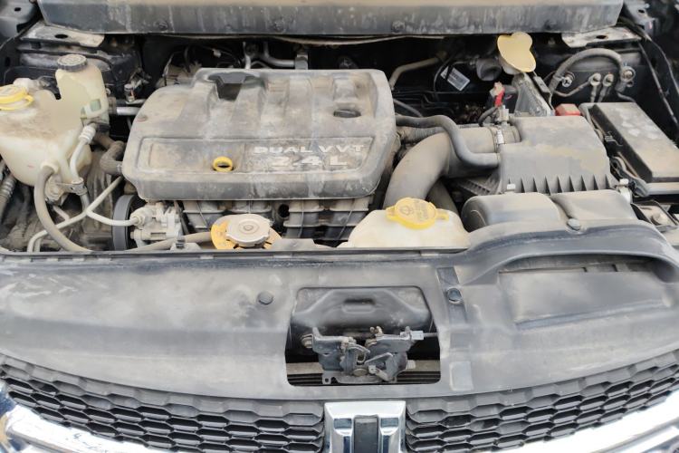 Used Dodge Journey 2013 2.4L Two-Wheel Drive Luxury Version Engine Bay