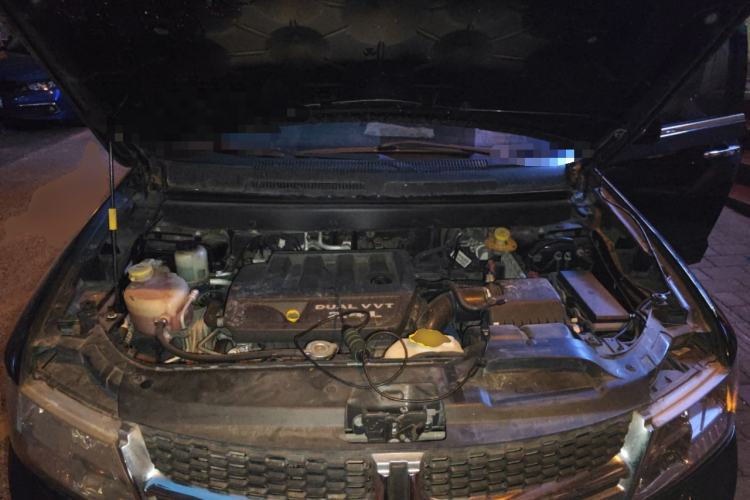 Used Dodge Journey 2013 2.4L Two-Wheel Drive Luxury Version Engine Bay