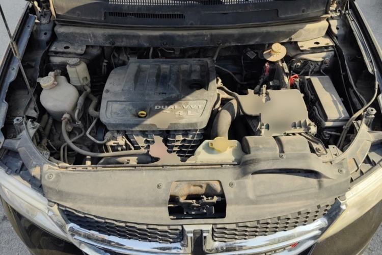 Used Dodge Journey 2013 2.4L Two-Wheel-Drive Smart Edition Engine Bay