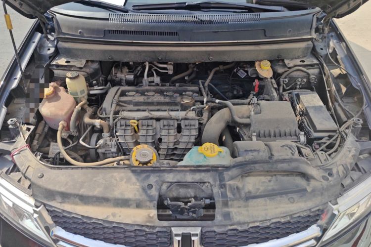 Used Dodge Journey 2013 2.4L Two-Wheel Drive Luxury Version Engine Bay