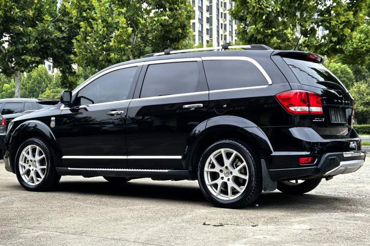 Used Dodge Journey 2013 2.4L Two-Wheel Drive Luxury Version Exterior 2