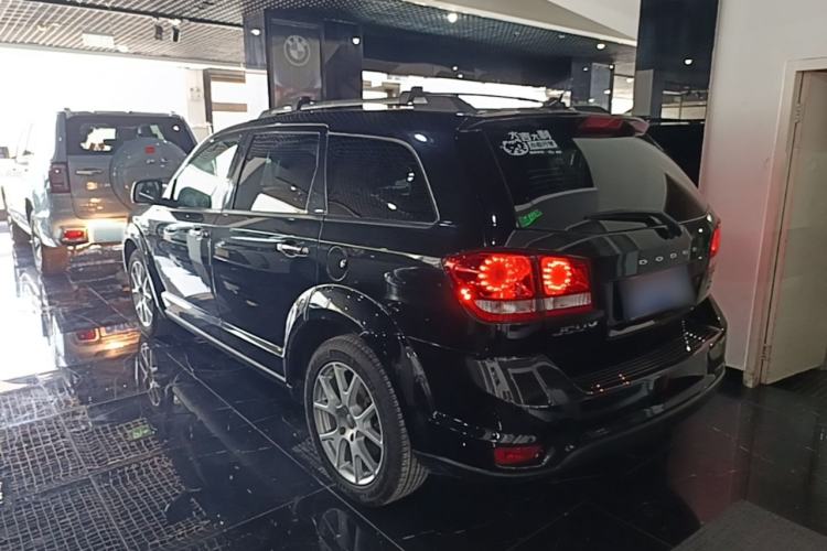 Used Dodge Journey 2013 2.4L Two-Wheel Drive Luxury Version Exterior 2
