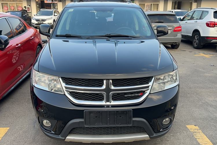 Used Dodge Journey 2013 2.4L Two-Wheel Drive Luxury Version Exterior 2