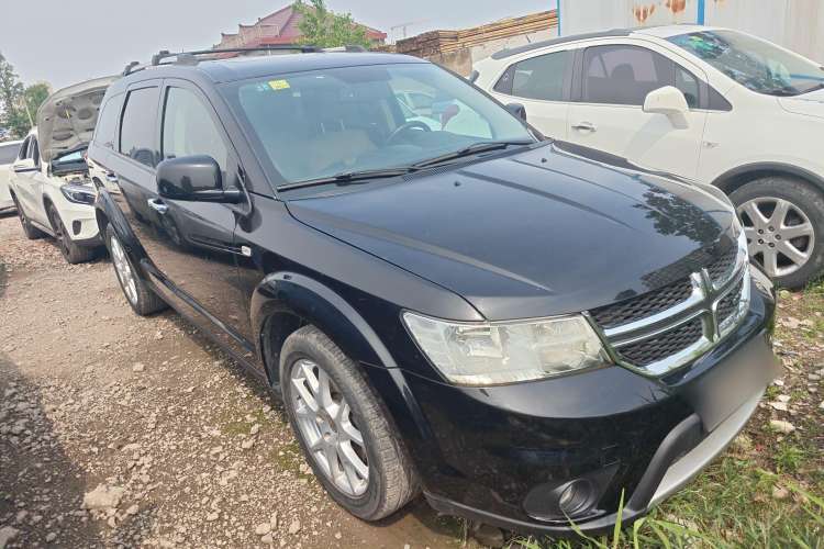 Used Dodge Journey 2013 2.4L Two-Wheel Drive Luxury Version Exterior 2