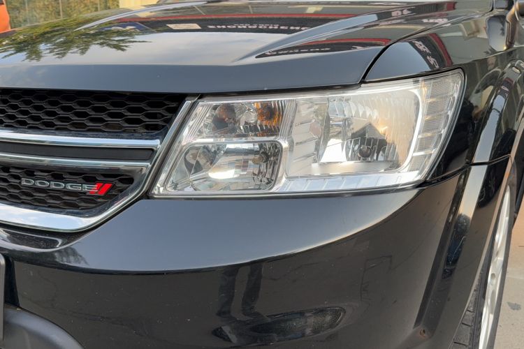 Used Dodge Journey 2013 2.4L Two-Wheel Drive Luxury Version Exterior 3