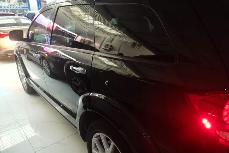 Used Dodge Journey 2013 2.4L Two-Wheel Drive Luxury Version Exterior 3