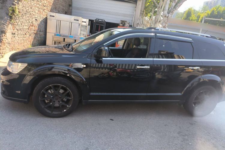 Used Dodge Journey 2013 2.4L Two-Wheel Drive Luxury Version Exterior 3