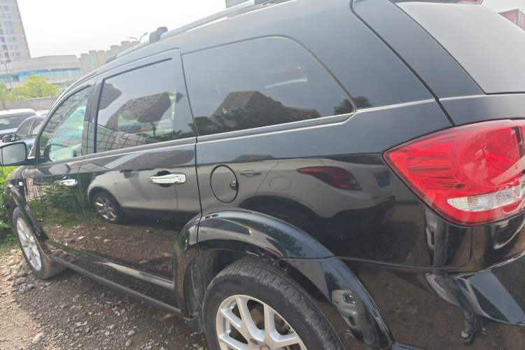 Used Dodge Journey 2013 2.4L Two-Wheel Drive Luxury Version Exterior 3