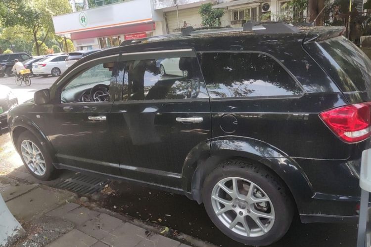 Used Dodge Journey 2013 2.4L Two-Wheel Drive Luxury Version Exterior 3