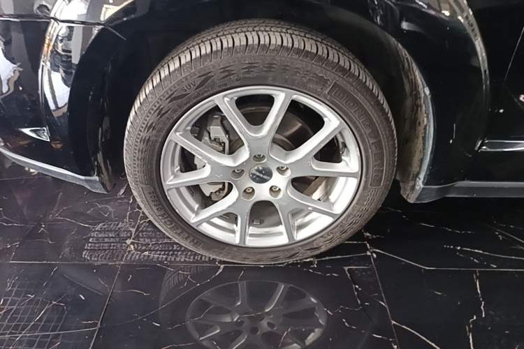 Used Dodge Journey 2013 2.4L Two-Wheel Drive Luxury Version Exterior 4