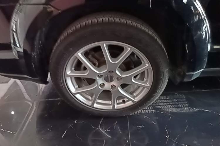 Used Dodge Journey 2013 2.4L Two-Wheel Drive Luxury Version Exterior 5