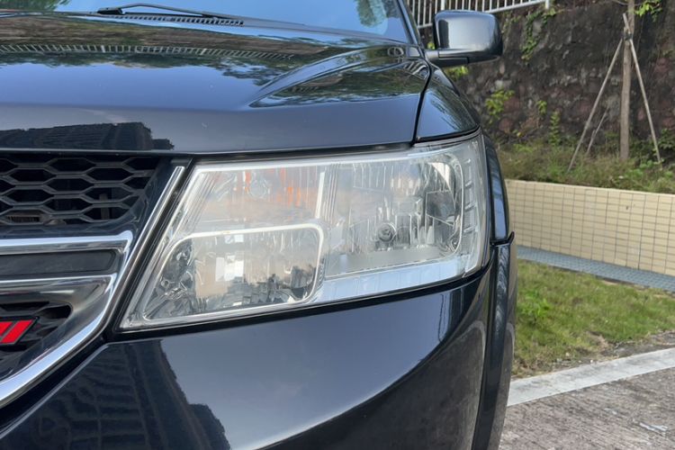 Used Dodge Journey 2013 2.4L Two-Wheel Drive Luxury Version Exterior 6
