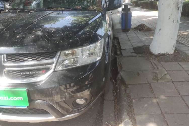 Used Dodge Journey 2013 2.4L Two-Wheel Drive Luxury Version Exterior 6