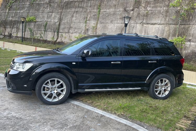 Used Dodge Journey 2013 2.4L Two-Wheel Drive Luxury Version Exterior 7