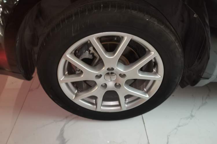 Used Dodge Journey 2013 2.4L Two-Wheel Drive Luxury Version Exterior 8