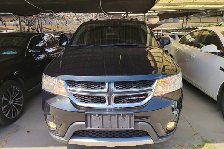 Used Dodge Journey 2013 2.4L Two-Wheel Drive Luxury Version Front