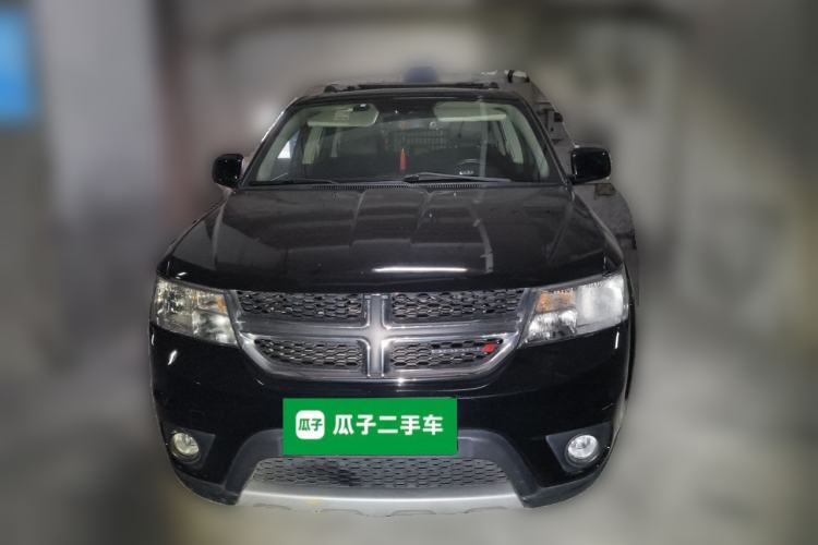 Used Dodge Journey 2013 2.4L Two-Wheel Drive Luxury Version Front