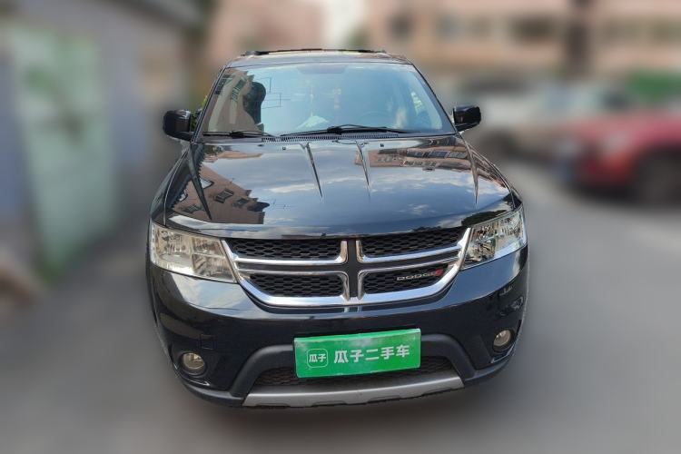 Used Dodge Journey 2013 2.4L Two-Wheel Drive Luxury Version Front