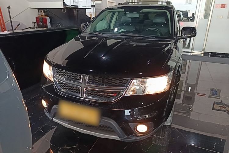 Used Dodge Journey 2013 2.4L Two-Wheel Drive Luxury Version Front