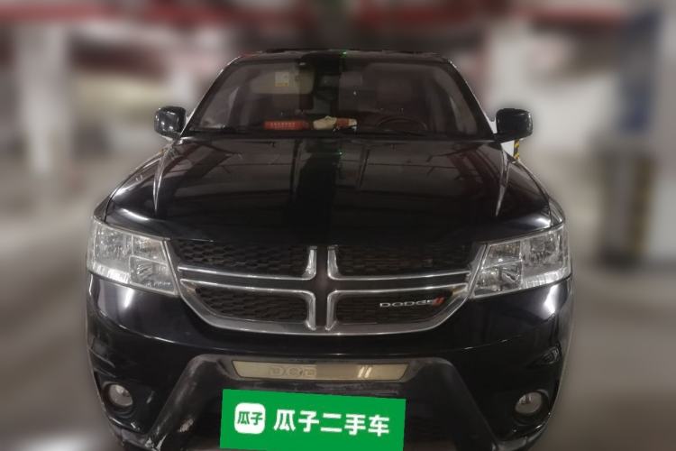 Used Dodge Journey 2013 2.4L Two-Wheel Drive Luxury Version Front