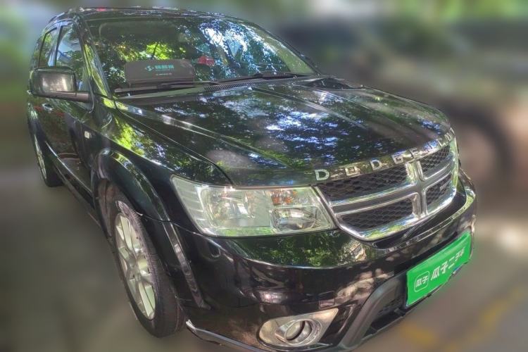 Used Dodge Journey 2013 2.4L Two-Wheel Drive Luxury Version Front Right 45 Deg