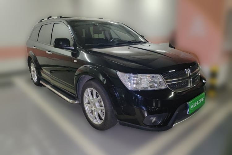 Used Dodge Journey 2013 2.4L Two-Wheel Drive Luxury Version Front Right 45 Deg
