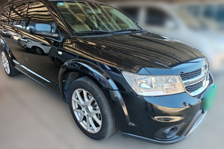 Used Dodge Journey 2013 2.4L Two-Wheel Drive Luxury Version Front Right 45 Deg