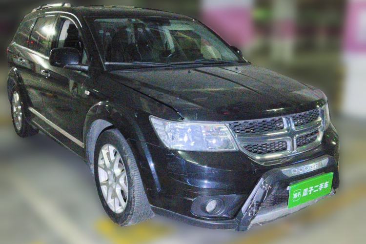 Used Dodge Journey 2013 2.4L Two-Wheel Drive Luxury Version Front Right 45 Deg