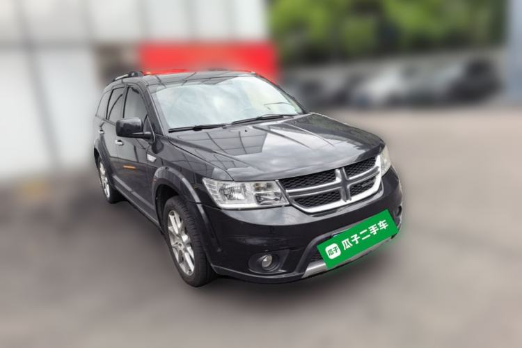 Used Dodge Journey 2013 2.4L Two-Wheel Drive Luxury Version Front Right 45 Deg