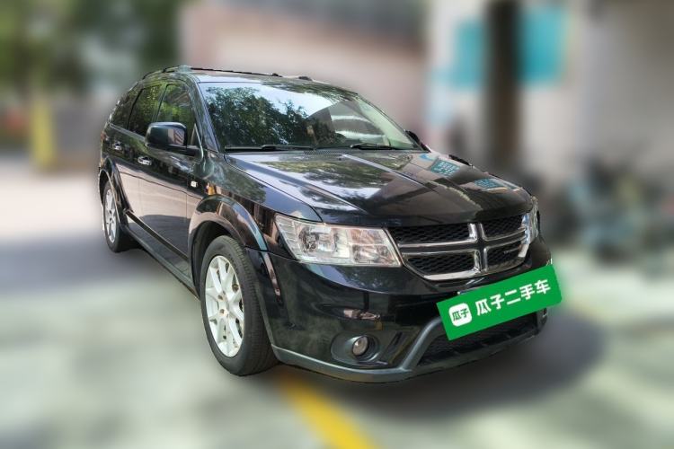 Used Dodge Journey 2013 2.4L Two-Wheel Drive Luxury Version Front Right 45 Deg