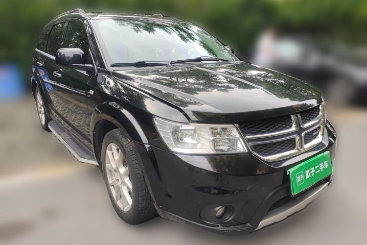 Used Dodge Journey 2013 2.4L Two-Wheel Drive Luxury Version Front Right 45 Deg