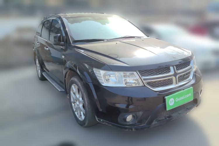 Used Dodge Journey 2013 2.4L Two-Wheel Drive Luxury Version Front Right 45 Deg