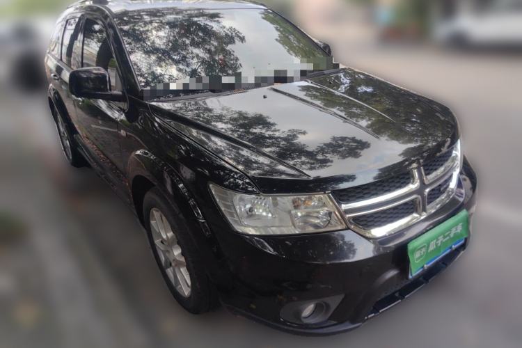 Used Dodge Journey 2013 2.4L Two-Wheel Drive Luxury Version Front Right 45 Deg