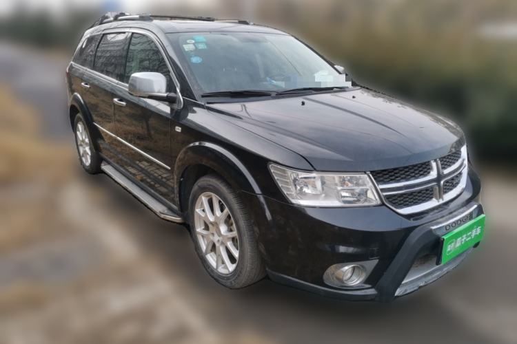 Used Dodge Journey 2013 2.4L Two-Wheel Drive Luxury Version Front Right 45 Deg