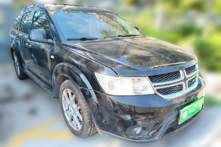 Used Dodge Journey 2013 2.4L Two-Wheel Drive Luxury Version Front Right 45 Deg
