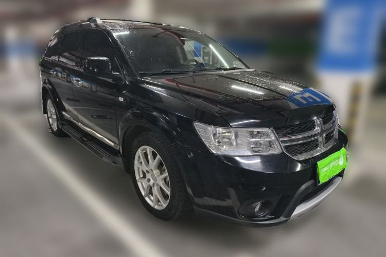 Used Dodge Journey 2013 2.4L Two-Wheel Drive Luxury Version Front Right 45 Deg