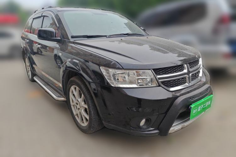 Used Dodge Journey 2013 2.4L Two-Wheel Drive Luxury Version Front Right 45 Deg