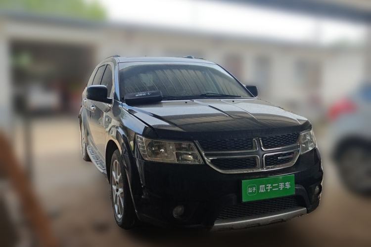 Used Dodge Journey 2013 2.4L Two-Wheel Drive Luxury Version Front Right 45 Deg