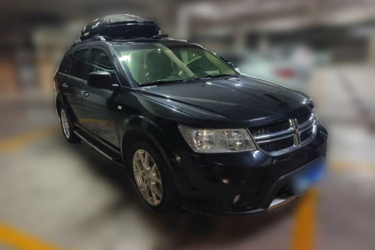 Used Dodge Journey 2013 2.4L Two-Wheel Drive Luxury Version Front Right 45 Deg