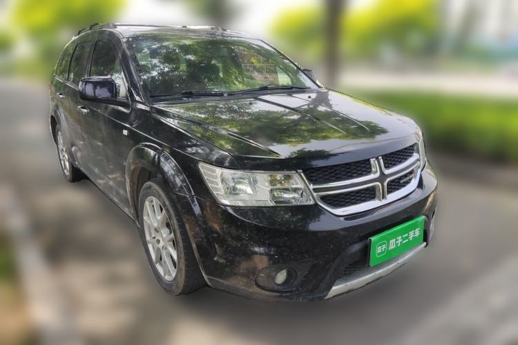 Used Dodge Journey 2013 2.4L Two-Wheel Drive Luxury Version Front Right 45 Deg