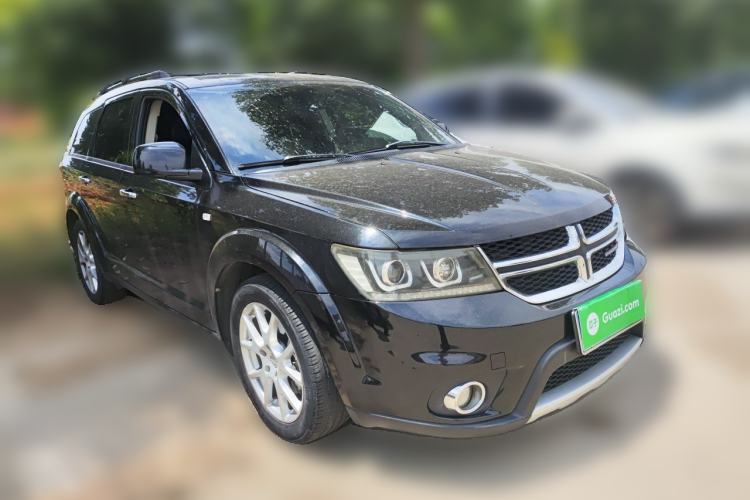 Used Dodge Journey 2013 2.4L Two-Wheel Drive Luxury Version Front Right 45 Deg