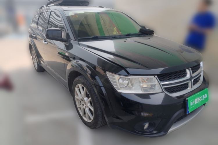 Used Dodge Journey 2013 2.4L Two-Wheel Drive Luxury Version Front Right 45 Deg