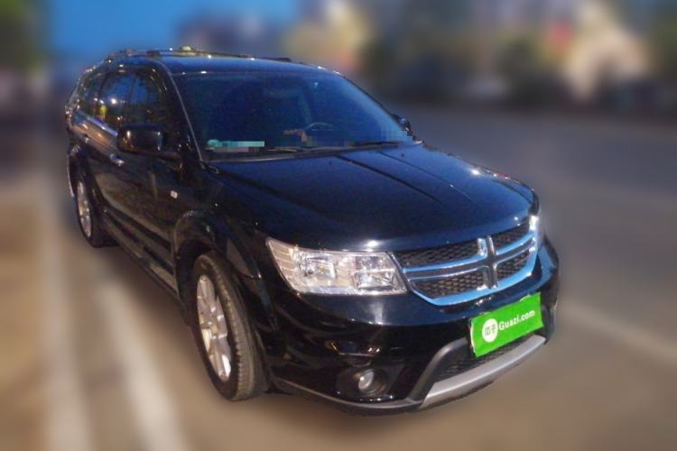 Used Dodge Journey 2013 2.4L Two-Wheel Drive Luxury Version Front Right 45 Deg