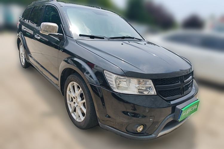 Used Dodge Journey 2013 2.4L Two-Wheel Drive Luxury Version Front Right 45 Deg