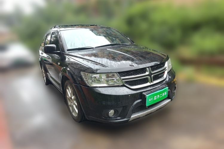 Used Dodge Journey 2013 2.4L Two-Wheel Drive Luxury Version Front Right 45 Deg
