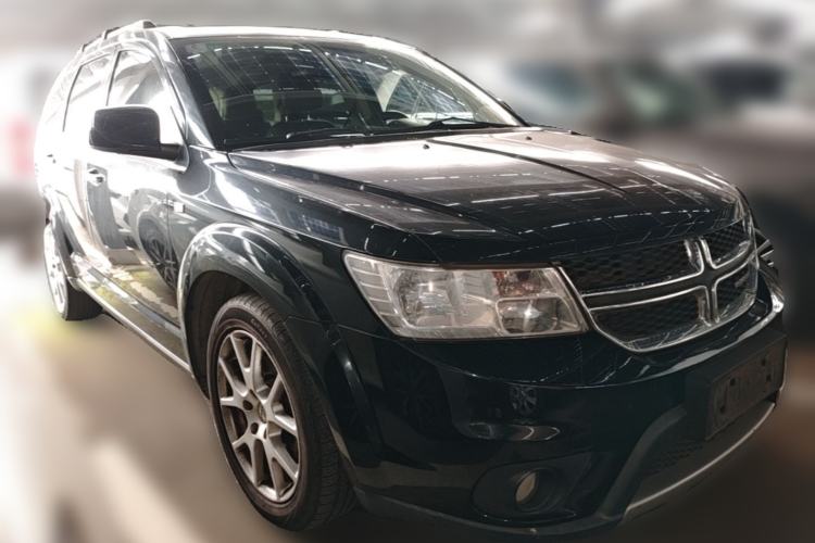 Used Dodge Journey 2013 2.4L Two-Wheel Drive Luxury Version Front Right 45 Deg