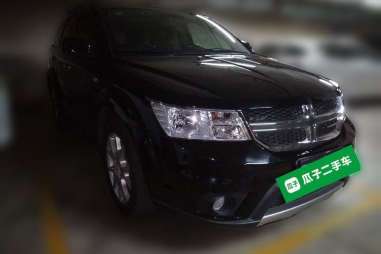 Used Dodge Journey 2013 2.4L Two-Wheel Drive Luxury Version Front Right 45 Deg