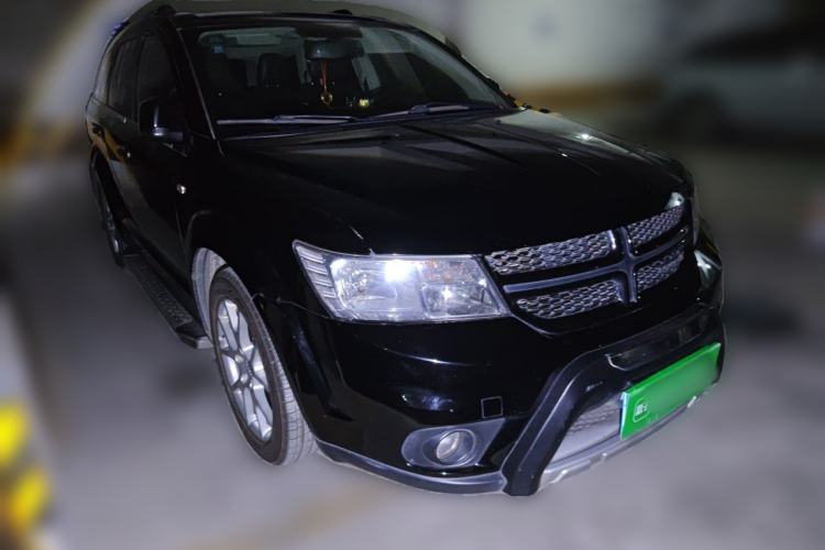 Used Dodge Journey 2013 2.4L Two-Wheel Drive Luxury Version Front Right 45 Deg