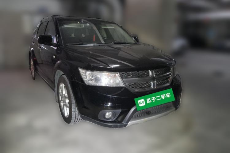 Used Dodge Journey 2013 2.4L Two-Wheel Drive Luxury Version Front Right 45 Deg