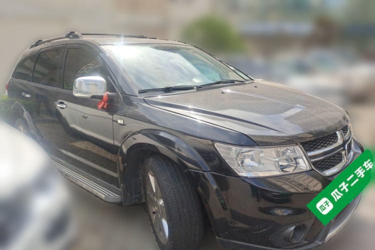 Used Dodge Journey 2013 2.4L Two-Wheel Drive Luxury Version Front Right 45 Deg